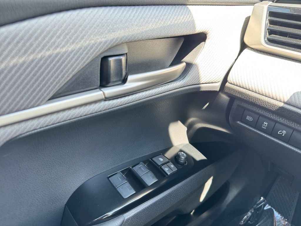 2025 Toyota Camry SE - Photo 11