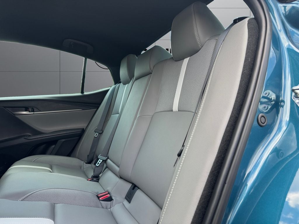 2025 Toyota Camry SE - Photo 18