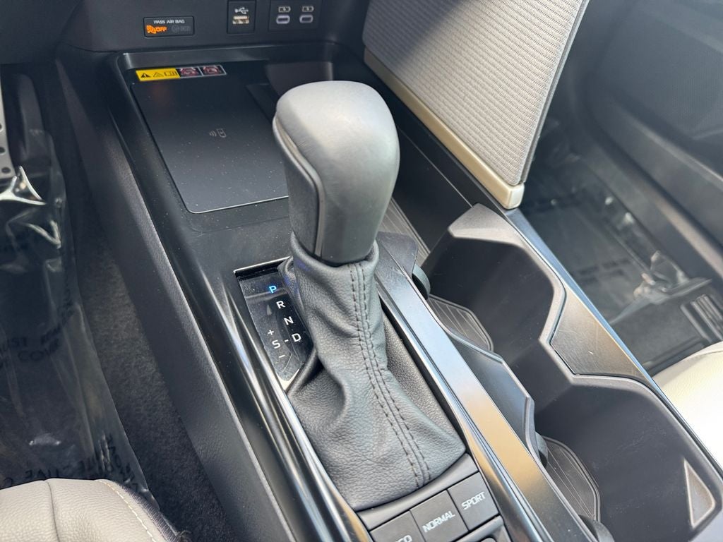 2025 Toyota Camry SE - Photo 25
