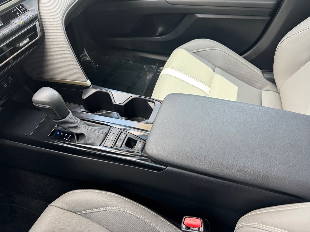 2025 Toyota Camry SE - Photo 26