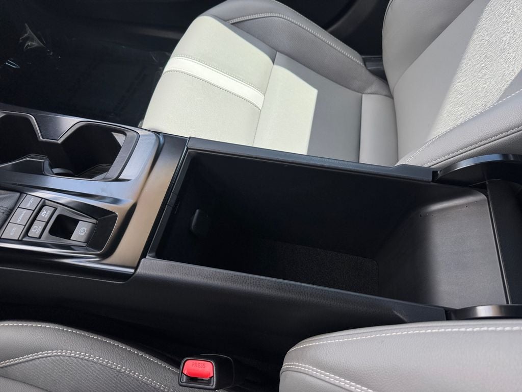 2025 Toyota Camry SE - Photo 28