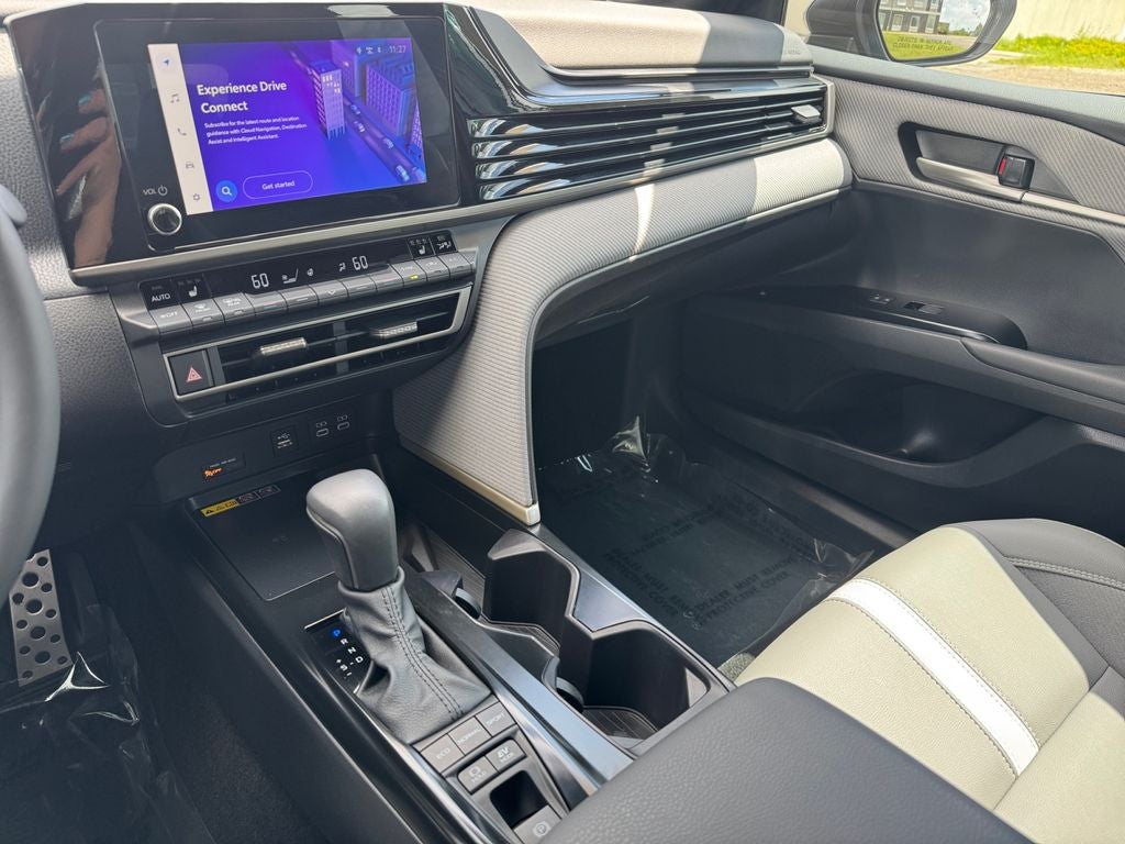 2025 Toyota Camry SE - Photo 29