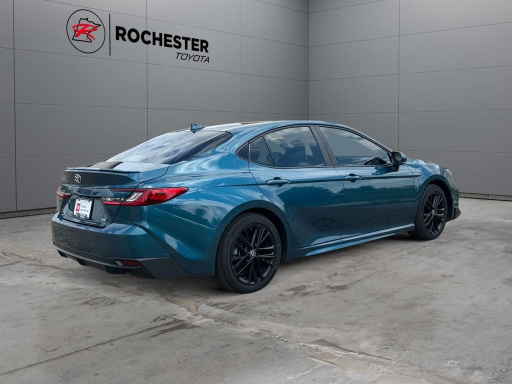 2025 Toyota Camry SE - Photo 5