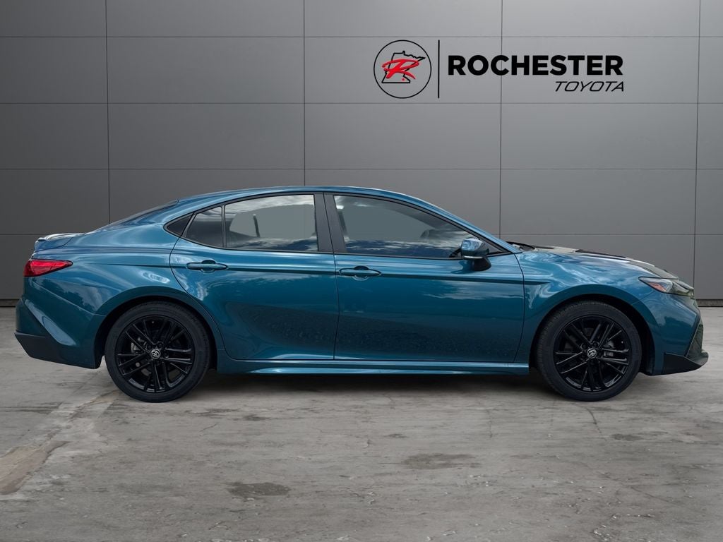 2025 Toyota Camry SE - Photo 6