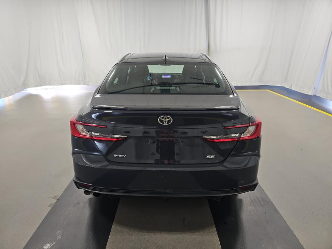 2025 Toyota Camry SE FWD