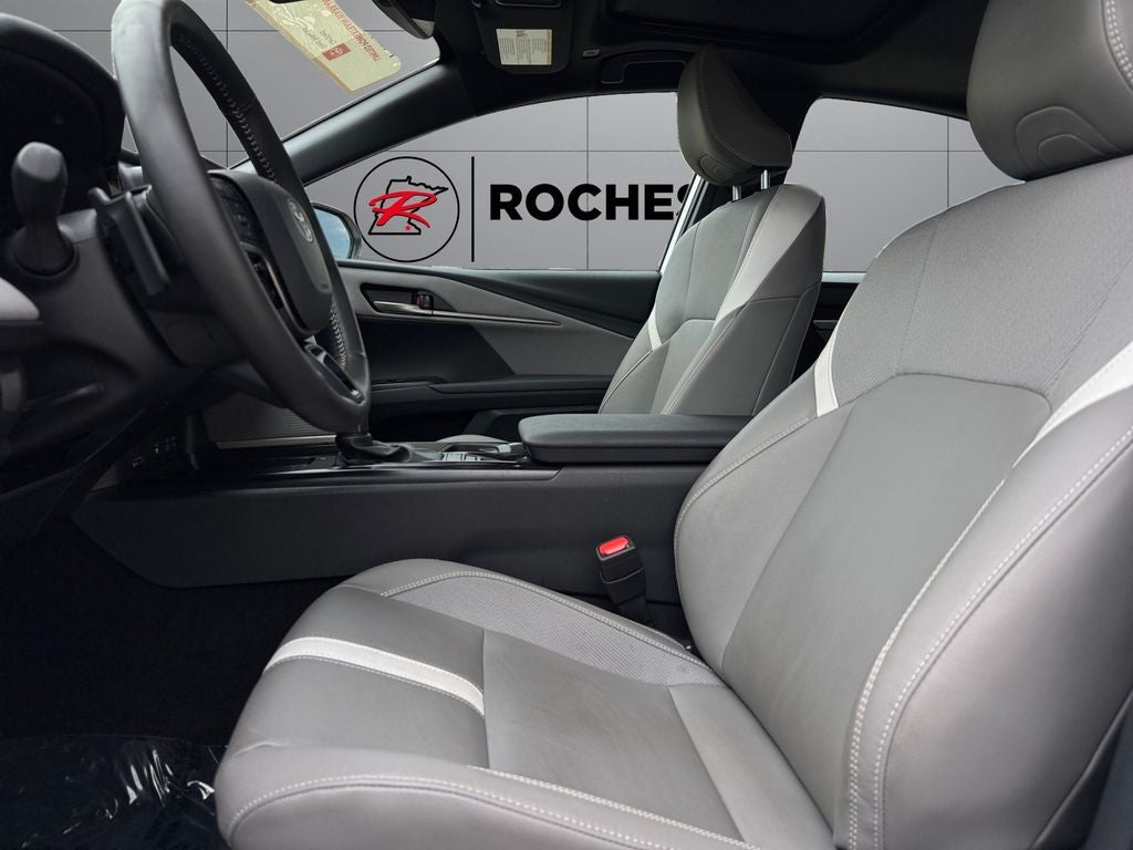 2025 Toyota Camry SE AWD