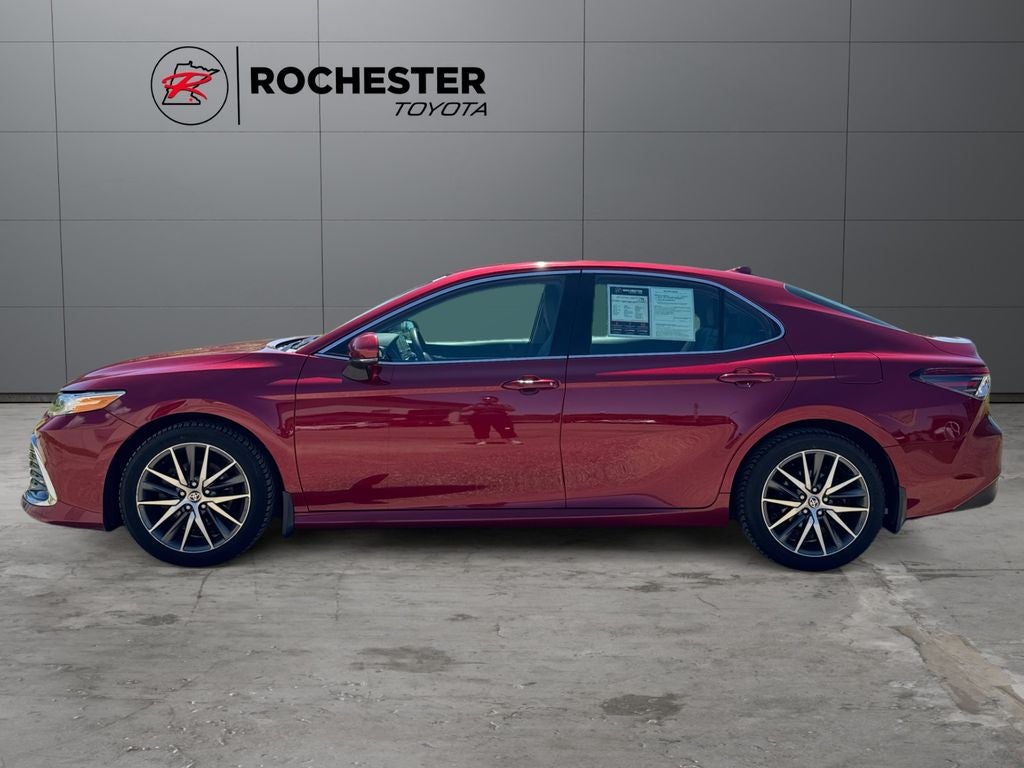 Used 2022 Toyota Camry XLE with VIN 4T1F31AK2NU584954 for sale in Rochester, Minnesota