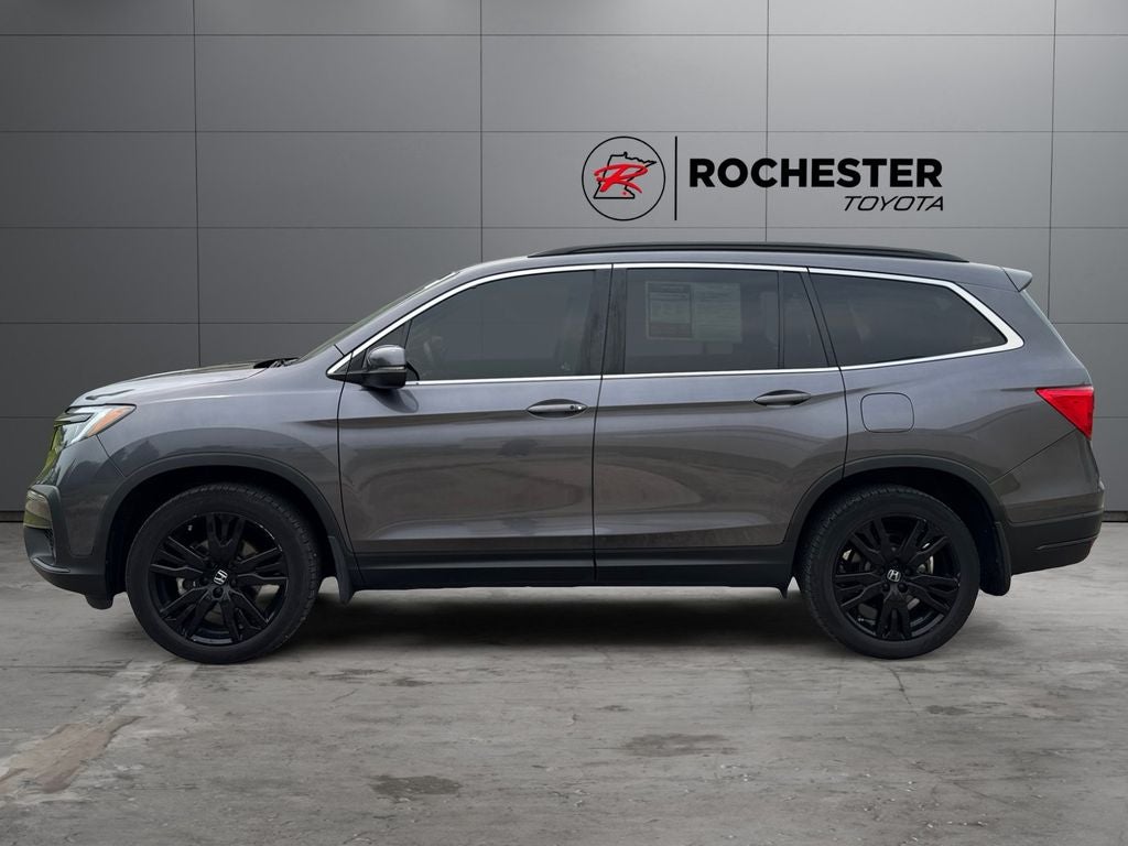 Used 2021 Honda Pilot SE with VIN 5FNYF6H26MB098792 for sale in Rochester, Minnesota