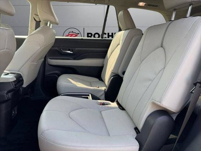 2025 Toyota Grand Highlander Platinum AWD