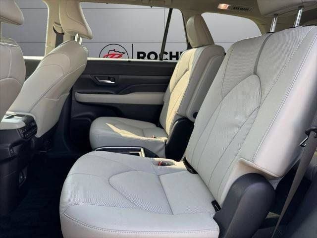 2025 Toyota Grand Highlander Platinum AWD