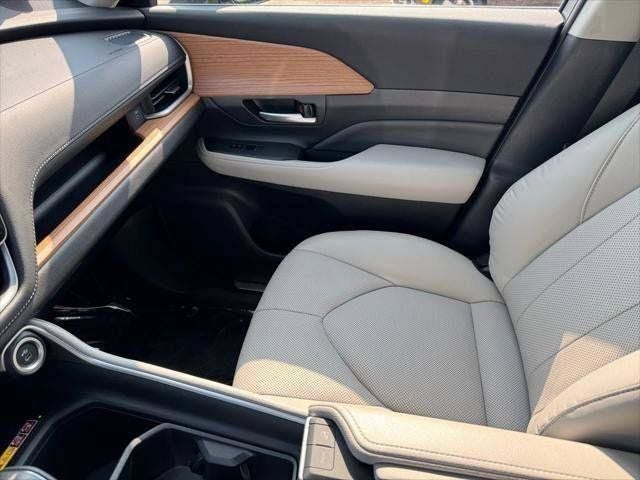 2025 Toyota Grand Highlander Platinum AWD