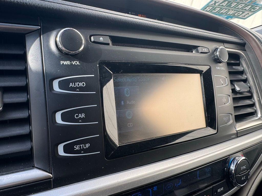 Used 2019 Toyota Highlander LE with VIN 5TDBGRFH9KS074491 for sale in Rochester, Minnesota