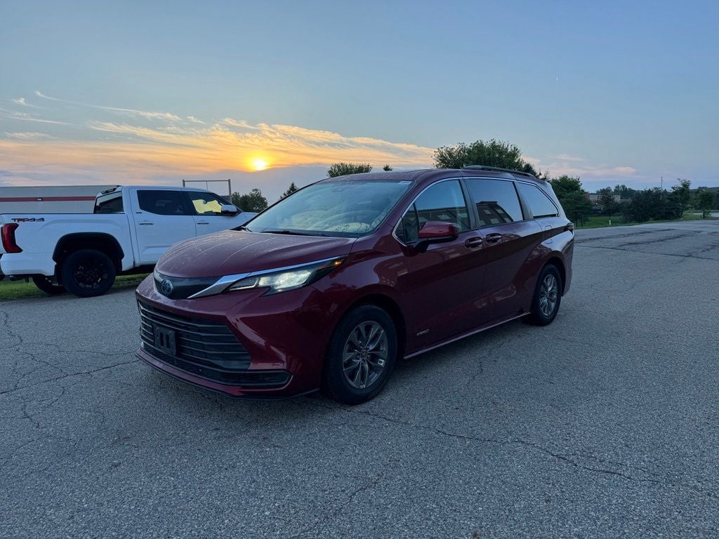 2021 Toyota Sienna LE 8 Passenger