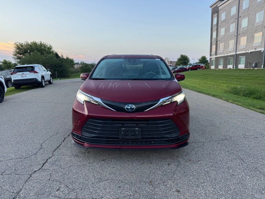2021 Toyota Sienna LE 8 Passenger