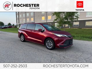 2021 Toyota Sienna LE 8 Passenger