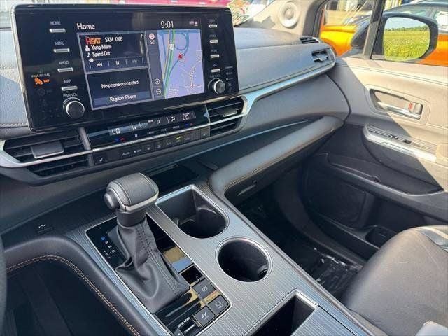 2024 Toyota Sienna Woodland Edition 7 Passenger