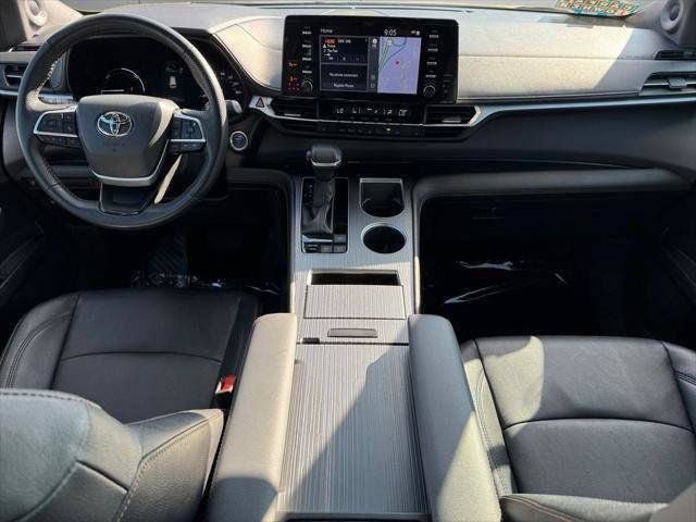 2024 Toyota Sienna Woodland Edition 7 Passenger
