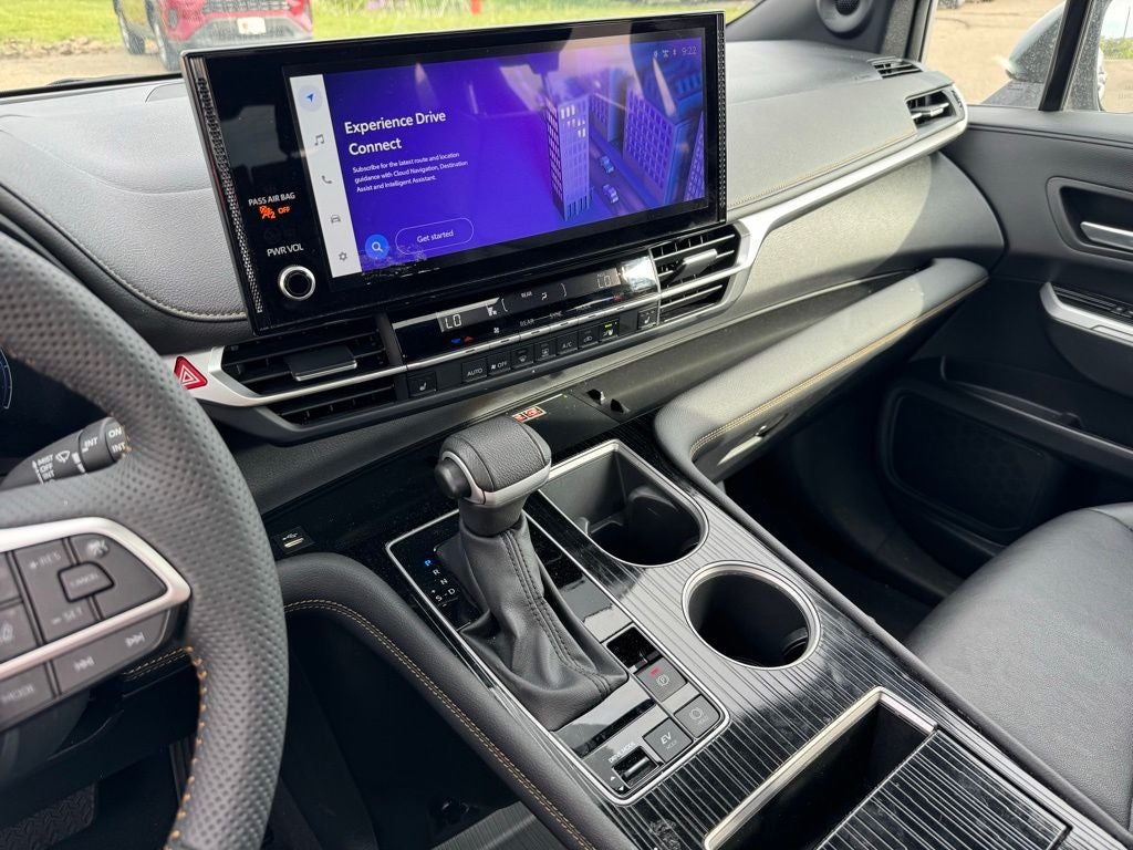 2025 Toyota Sienna Woodland Edition AWD