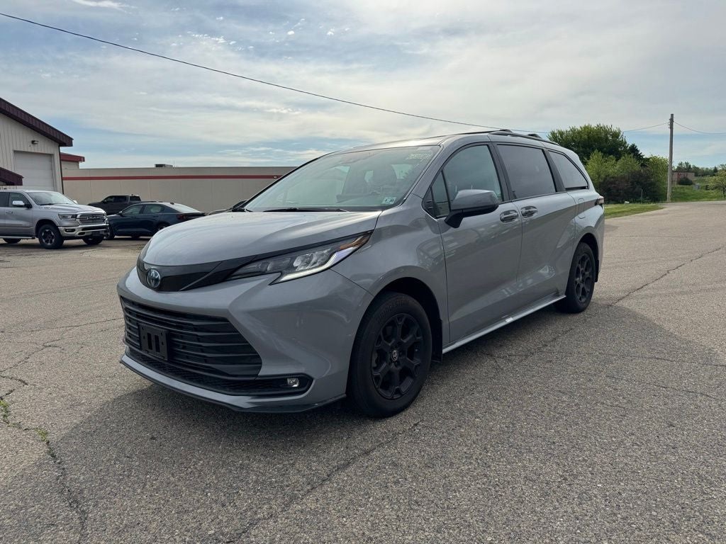 2025 Toyota Sienna Woodland Edition AWD