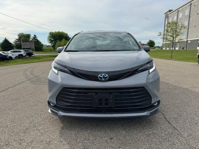 2025 Toyota Sienna Woodland Edition AWD