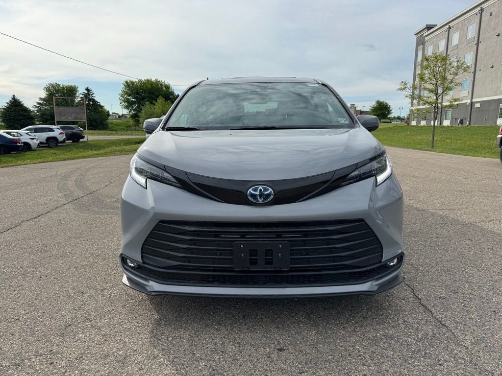 2025 Toyota Sienna Woodland Edition AWD