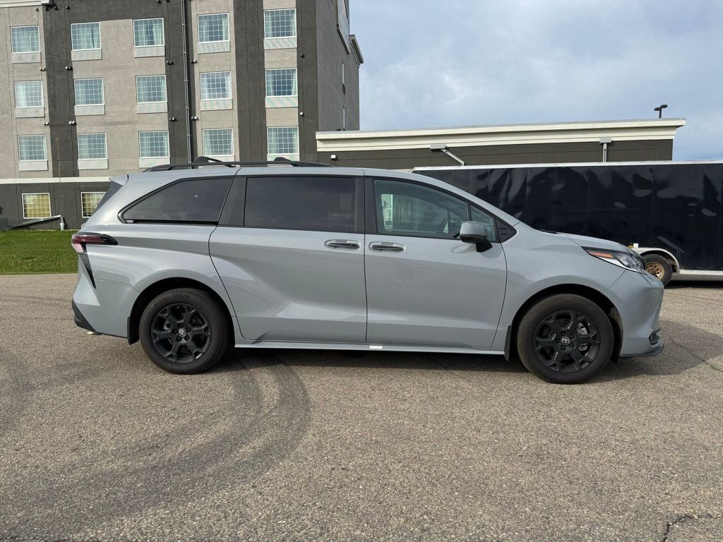 2025 Toyota Sienna Woodland Edition AWD
