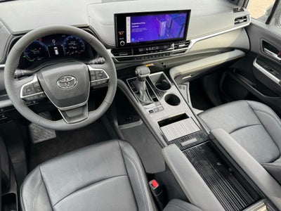 2025 Toyota Sienna Woodland Edition AWD