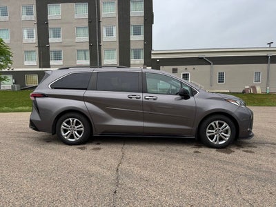 2022 Toyota Sienna XSE 7 Passenger