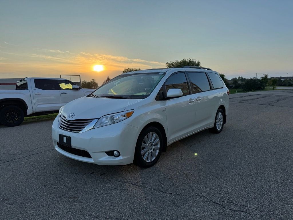 2017 Toyota Sienna XLE Premium 7 Passenger