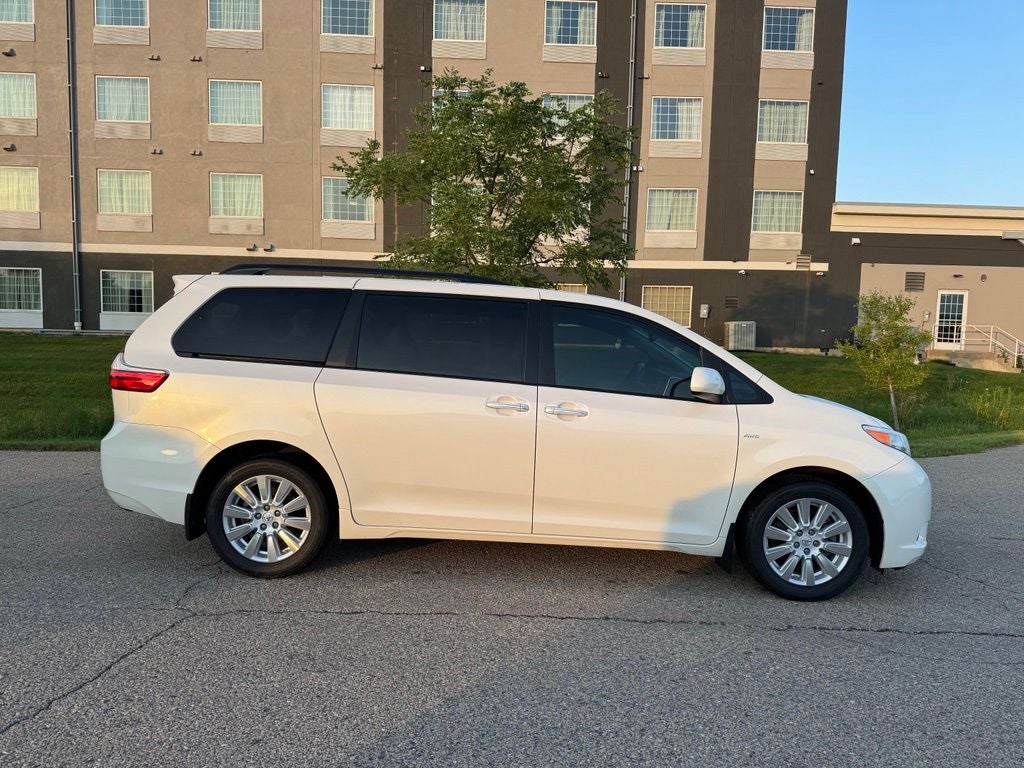 2017 Toyota Sienna XLE Premium 7 Passenger