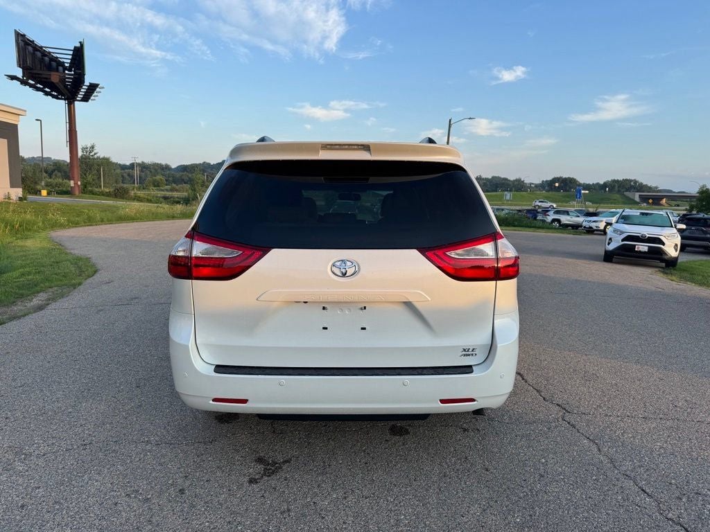2017 Toyota Sienna XLE Premium 7 Passenger