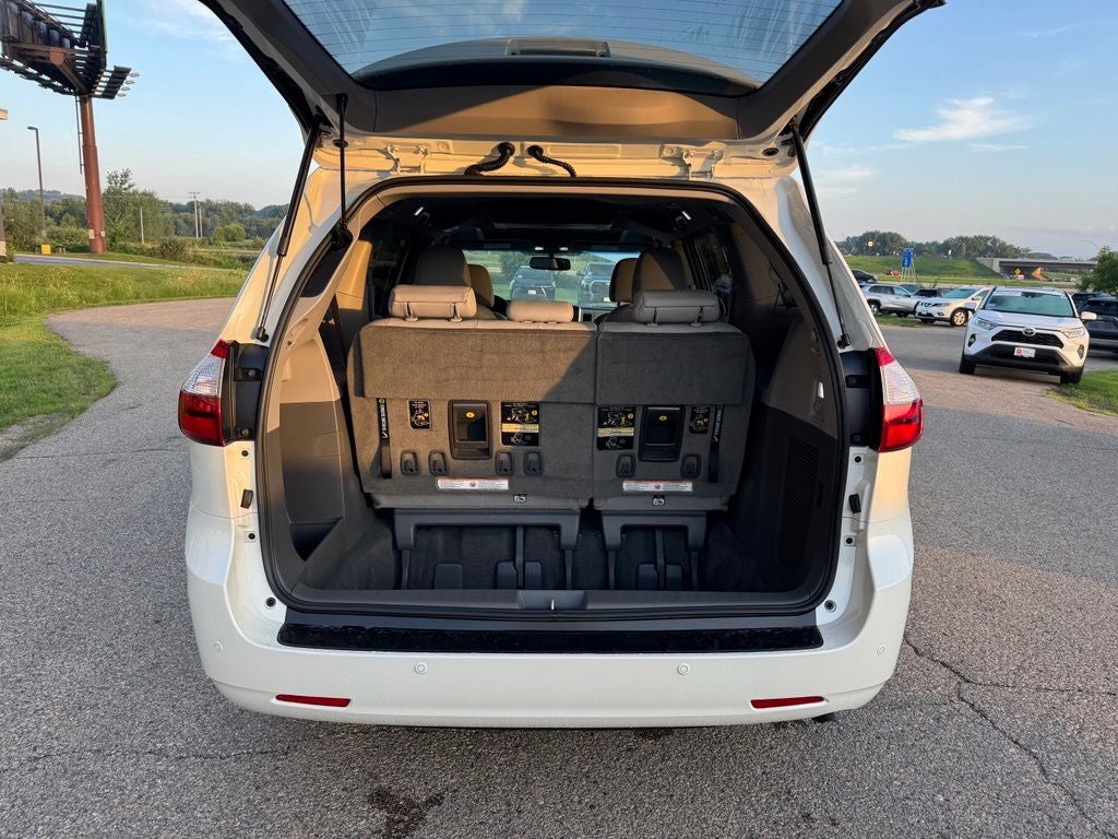 2017 Toyota Sienna XLE Premium 7 Passenger