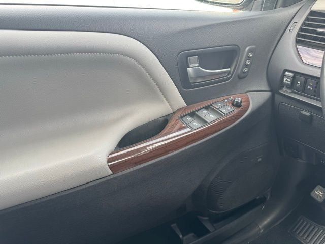 2020 Toyota Sienna Limited 7 Passenger
