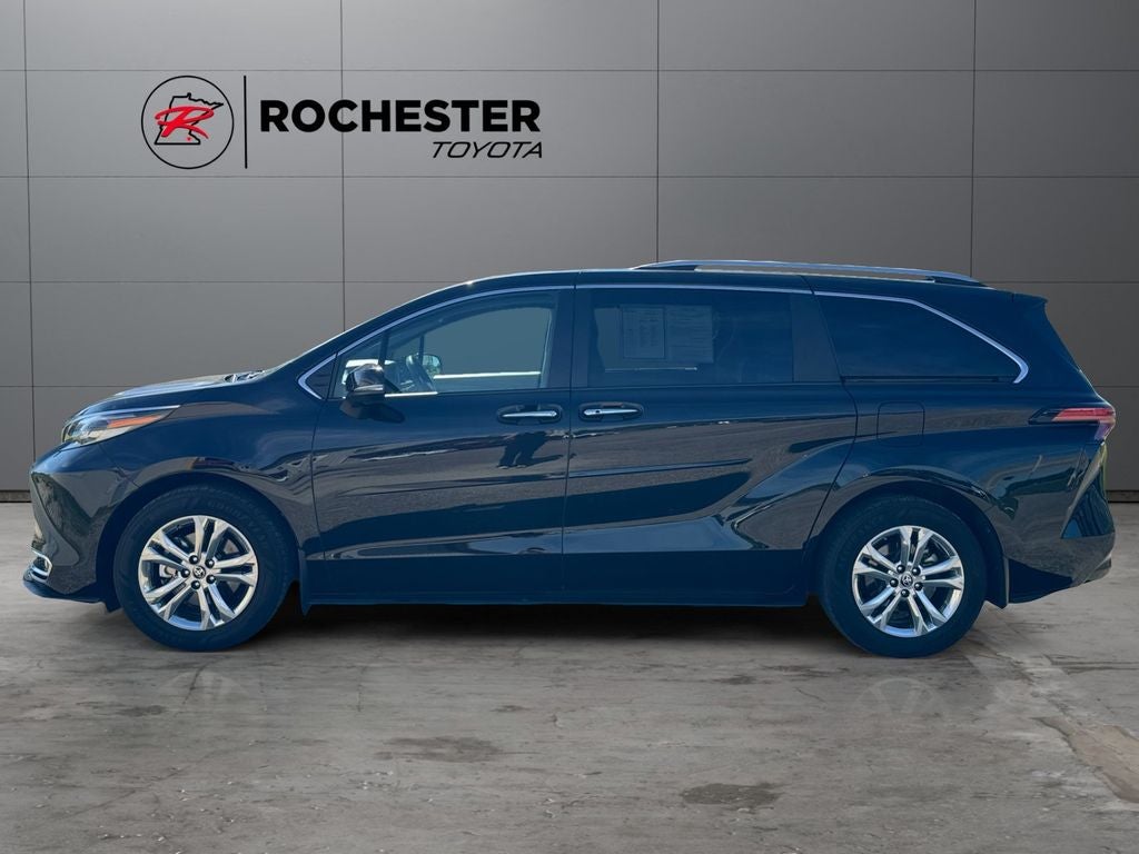 2022 Toyota Sienna Platinum 7 Passenger