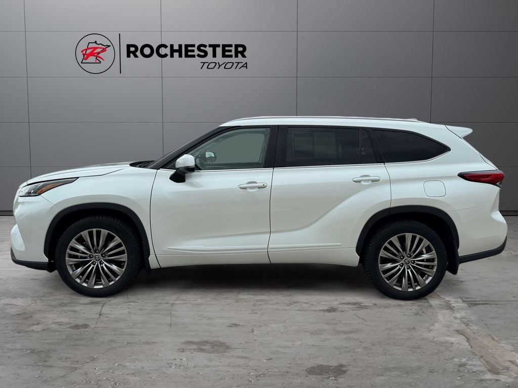 Used 2022 Toyota Highlander Platinum with VIN 5TDFZRBH1NS171108 for sale in Rochester, Minnesota