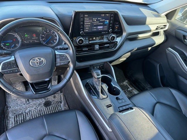 Used 2020 Toyota Highlander XLE with VIN 5TDGBRCH2LS006978 for sale in Rochester, Minnesota