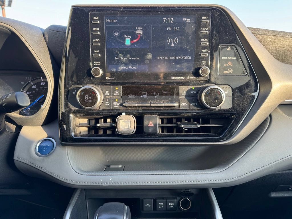 Used 2021 Toyota Highlander XLE with VIN 5TDGBRCH9MS515337 for sale in Rochester, Minnesota
