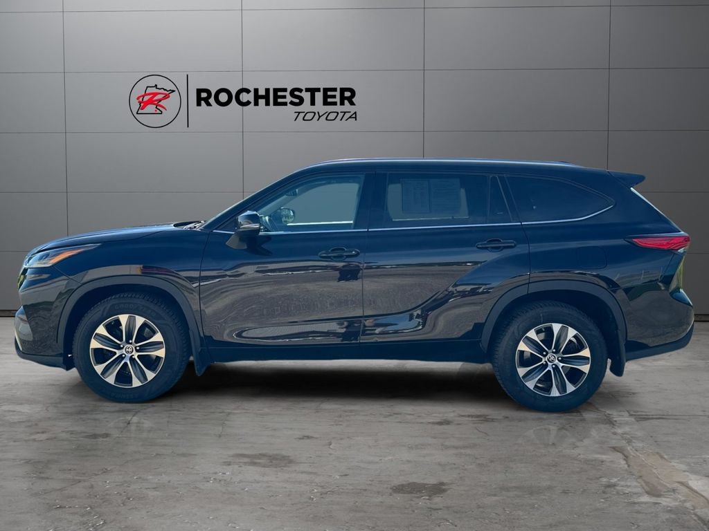 Used 2021 Toyota Highlander XLE with VIN 5TDGZRBH3MS149856 for sale in Rochester, Minnesota