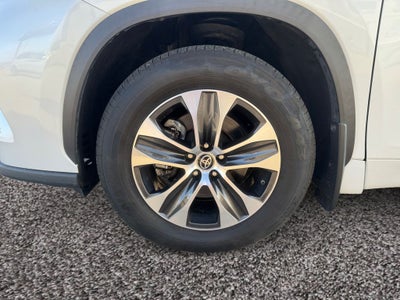 2022 Toyota Highlander XLE AWD
