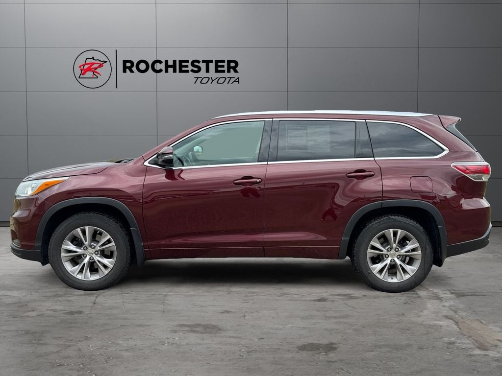 Used 2015 Toyota Highlander XLE with VIN 5TDJKRFH0FS104980 for sale in Rochester, Minnesota
