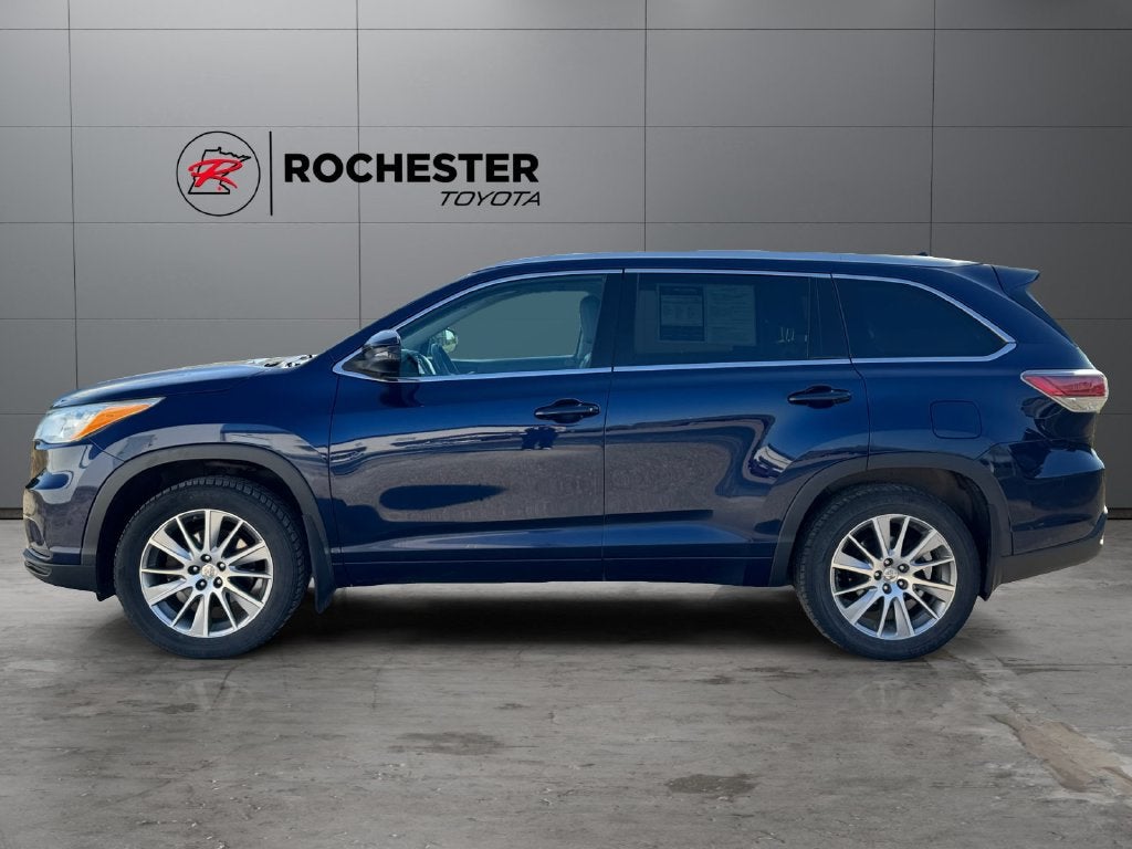 Used 2015 Toyota Highlander XLE with VIN 5TDJKRFHXFS208568 for sale in Rochester, Minnesota