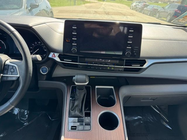 Used 2024 Toyota Sienna XLE with VIN 5TDJSKFC1RS126115 for sale in Rochester, Minnesota