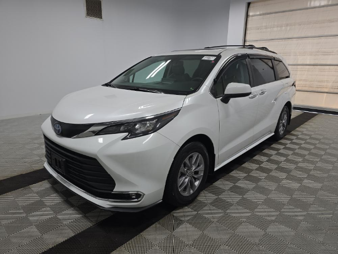 2024 Toyota Sienna XLE 7 Passenger