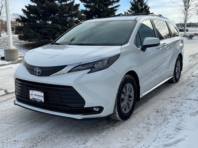 2025 Toyota Sienna XLE 7 Passenger