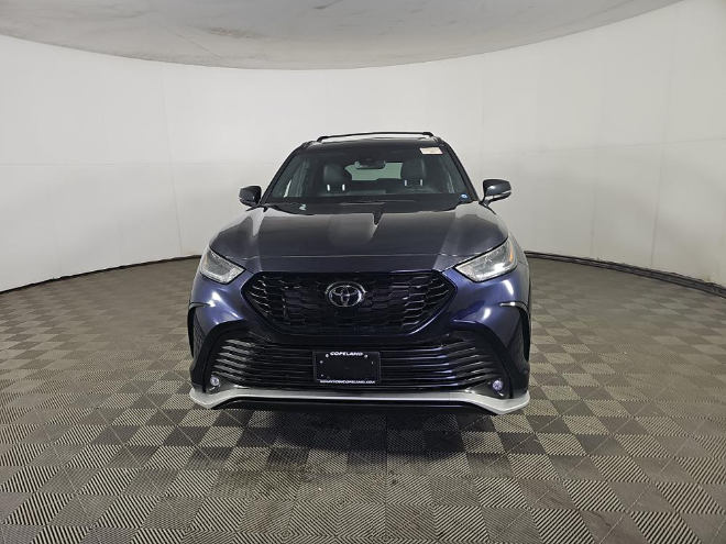 Used 2022 Toyota Highlander XSE with VIN 5TDJZRBH7NS220046 for sale in Rochester, Minnesota