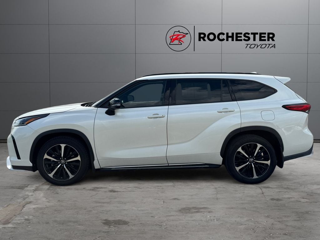 Used 2021 Toyota Highlander XSE with VIN 5TDJZRBHXMS064938 for sale in Rochester, Minnesota