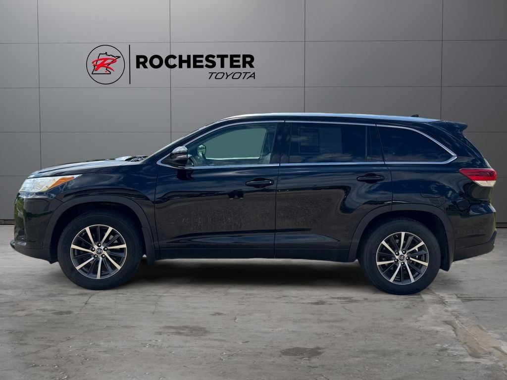 Used 2017 Toyota Highlander XLE with VIN 5TDJZRFH0HS407739 for sale in Rochester, Minnesota