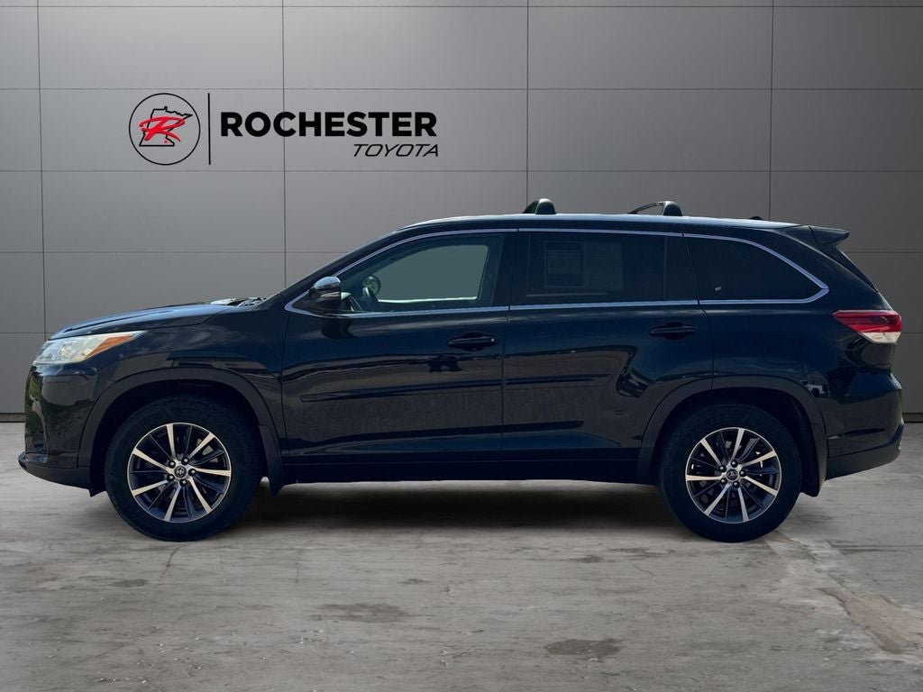Used 2018 Toyota Highlander XLE with VIN 5TDJZRFH5JS527493 for sale in Rochester, Minnesota