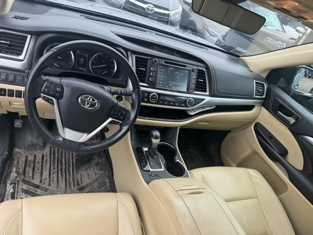 Certified 2018 Toyota Highlander XLE with VIN 5TDJZRFH5JS864634 for sale in Rochester, Minnesota