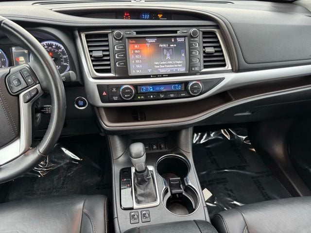 Certified 2019 Toyota Highlander XLE with VIN 5TDJZRFH7KS708113 for sale in Rochester, Minnesota